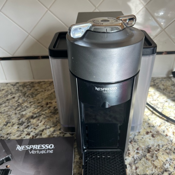 Nespresso virtuoline evoluo silver Coffee machine with instruction manual - Picture 3 of 4